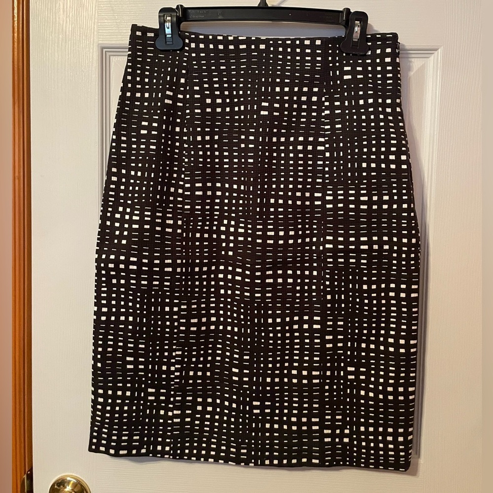 NWOT Theory black and white pencil skirt size 8